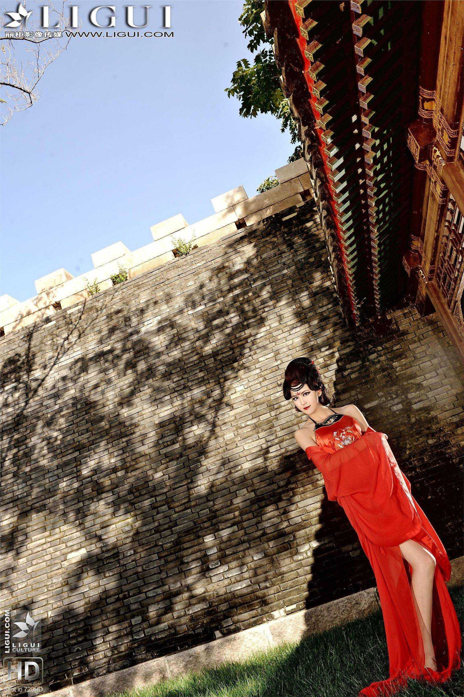 [Ligui丽柜]130207 Model 可馨 性感丝袜美女图片